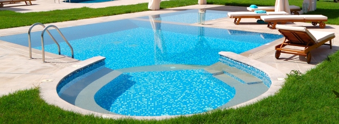 El agua de tu piscina impecable en 3 sencillos pasos